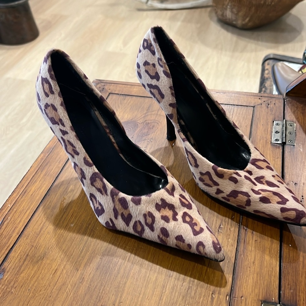 High heel leopard print shoes